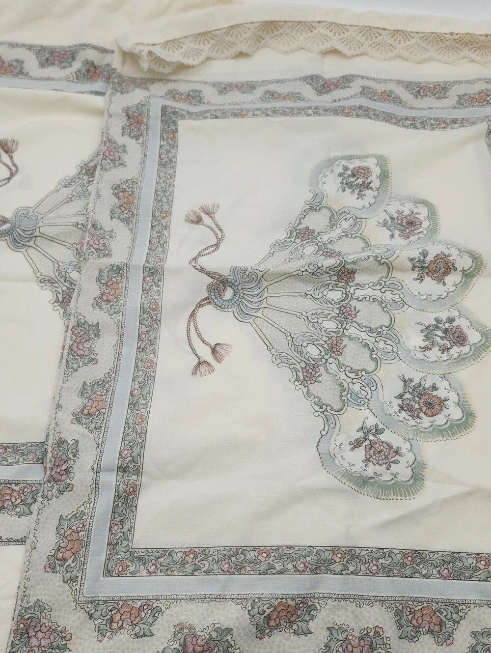2 VTG Louis Nichole Pillowcases Floral Fan Design & Cotton Lace Edge standard